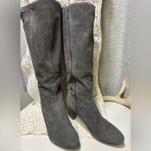 Tsubo “ Faline” Womens Gray Suede Knee-High Boots- size 9